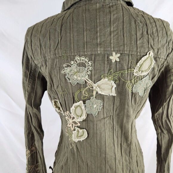 army green embroidered button-down blouse / floral appliqué detail top – women’s - Picture 7 of 11